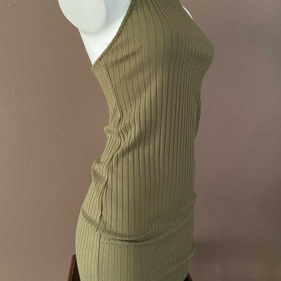 Dress - Picture 2 of 6